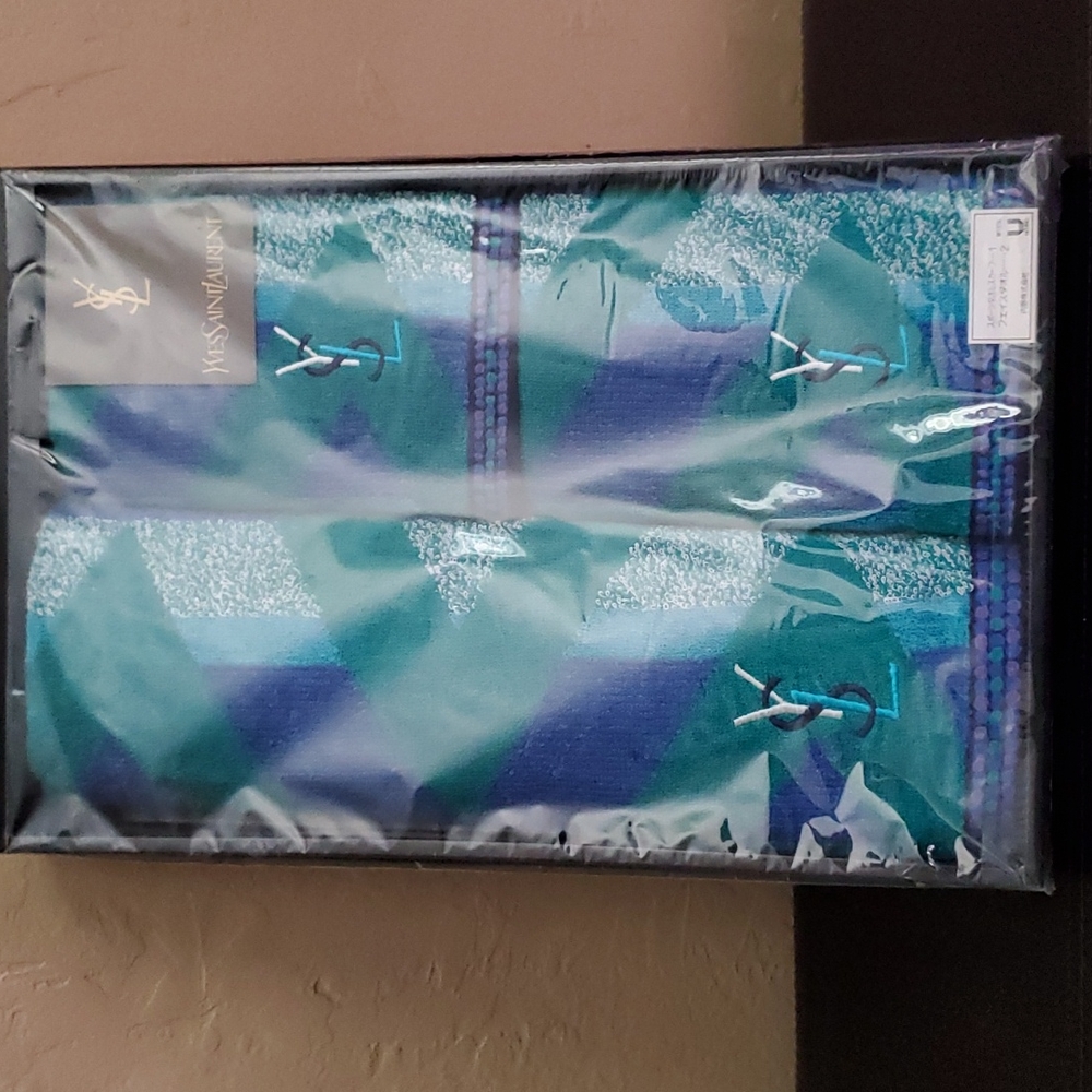 YSL Bath Towel set,firm price